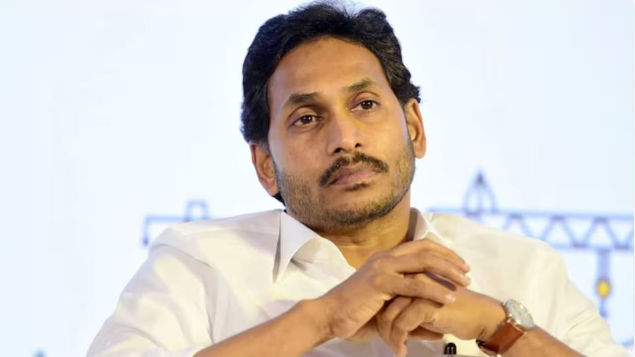 YS Jagan: 'హామీల నుంచి తప్పించుకునే ప్రయత్నం..' సీఎం చంద్రబాబుపై జగన్‌ ట్వీట్‌