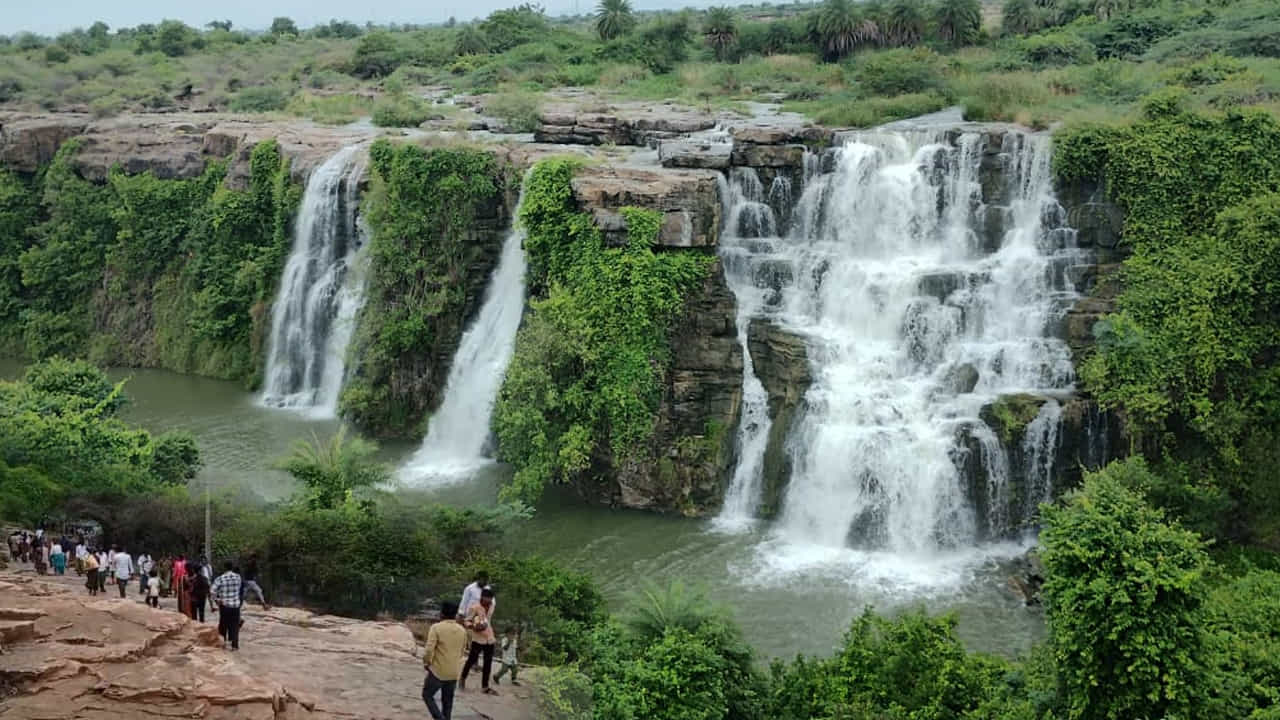 మిగిలిన సమయల్లో కంటే తొలకరి జల్లులు పడే సమయంలో ఎత్తిపోతలకు జలకళతో ఉట్టిపడుతుంటుంది. అందుకే ఈ సమయంలో పర్యాటకులు అధికంగా వస్తుంటారు. ఎత్తిపోతలకు వచ్చే ప్రకృతి ప్రేమికులు అక్కడే ఉన్న దత్తాత్రేయ, రంగనాథస్వామి ఆలయాలను సందర్శిస్తుంటారు.