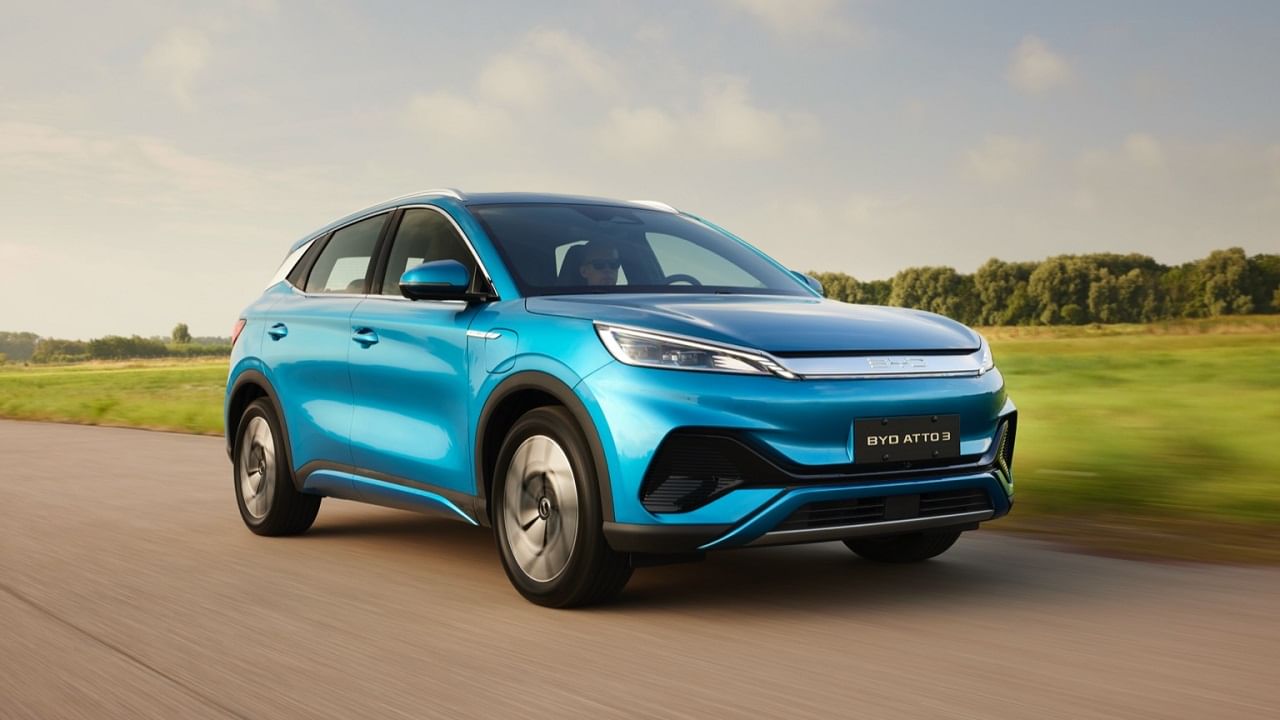 BYD Atto 3 Electric: తక్కువ ధరకే లగ్జరీ ఈ-కార్.. సింగిల్ చార్జ్పై ఏకంగా 521కి.మీ.