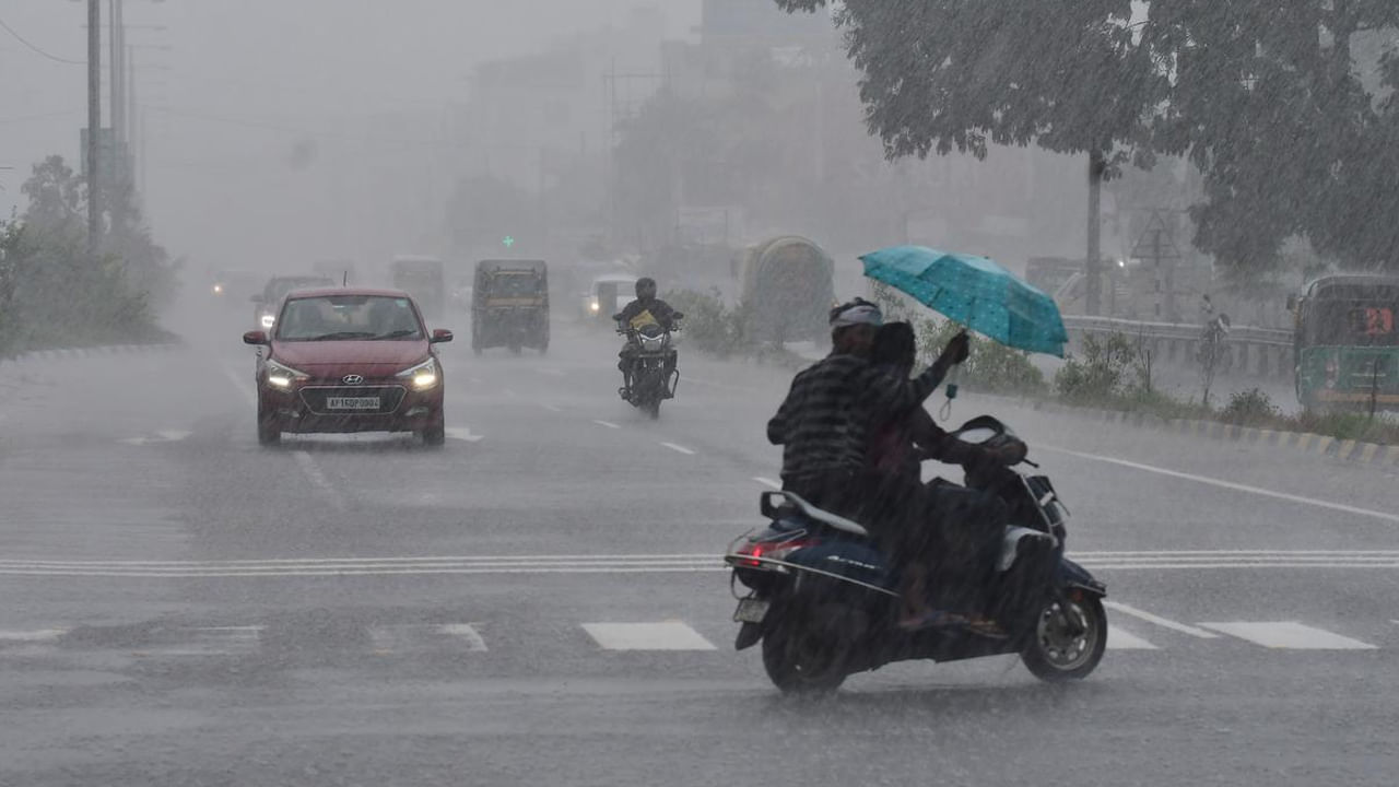 AP Weather: రైతులకు గుడ్ న్యూస్.. ద్రోణి ప్రభావంతో ఏపీలోని ఈ ప్రాంతాల్లో వర్షాలు