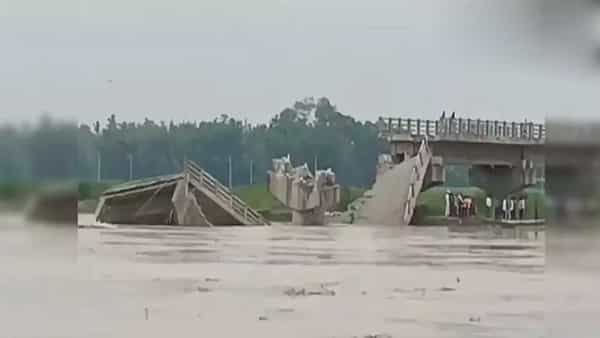 Bridge Collapses: బీహార్లో కూలిన మరో బ్రిడ్జి.. 15 రోజుల్లో వరుసగా ఏడు బ్రిడ్జిలు కూలిపోయాయ్!