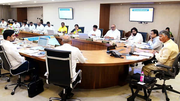 AP Cabinet: మహిళలకు ఫ్రీ బస్సు ప్రణాళికలపై ఏపీ కేబినెట్ కీలక చర్చ.. తీసుకున్న నిర్ణయాలివే..