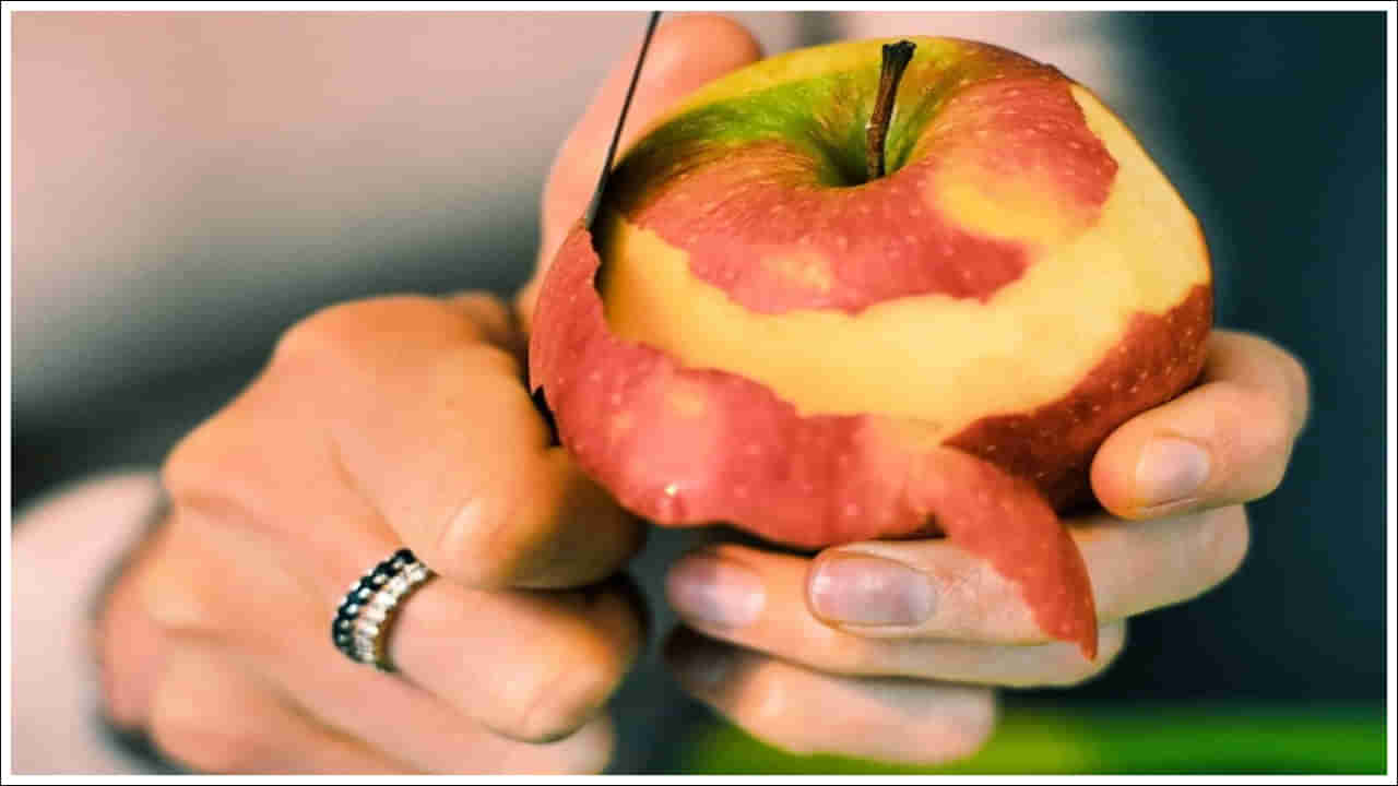 Apple Peel: యాపిల్ పై తొక్క తీసి తింటున్నారా? అసలు విషయం తెలిస్తే ఈ తప్పు అస్సలు చేయరు!