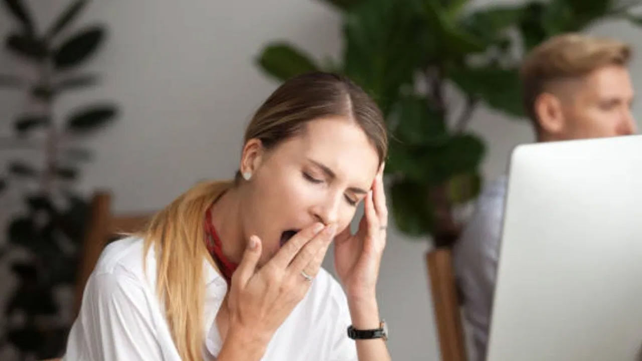 నిపుణుల అభిప్రాయం ప్రకారం రోజూ తినే ఆహారంలో కనీసం 1 ఉల్లిపాయను చేర్చుకోండి. అప్పుడు శరీరంలో విటమిన్ బి12 లోపాన్ని తీర్చడం సాధ్యమవుతుంది. ఫలితంగా అలసట తగ్గుతుంది