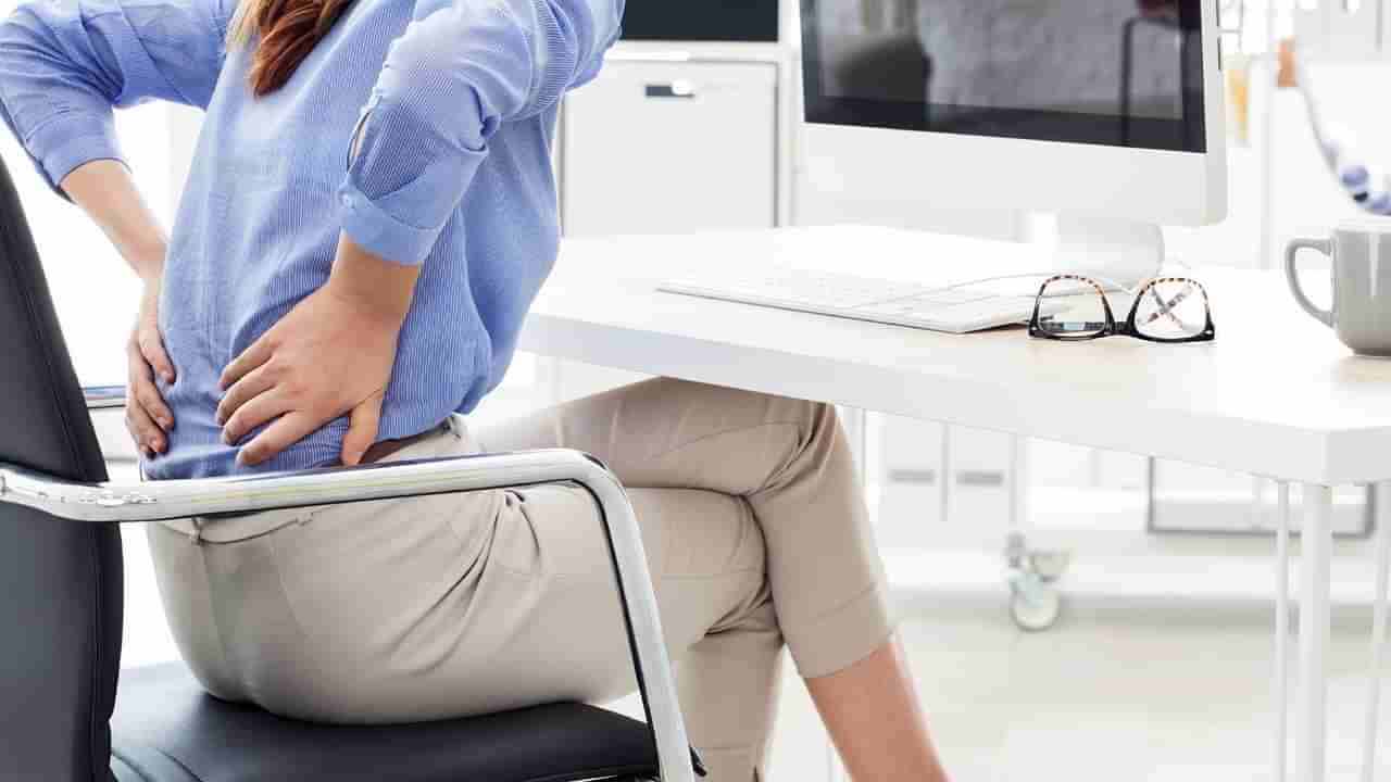 Back Pain: వెన్ను నొప్పితో బాధ పడుతున్నారా.. ఈ టిప్స్‌తో దెబ్బకు తగ్గాల్సిందే..