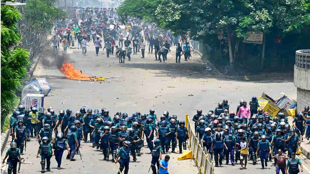 Bangladesh violence: ఘర్షణలతో అట్టుడుకుతోన్న బంగ్లాదేశ్‌.. అప్రమత్తమైన ఇండియన్‌ ఎంబసీ