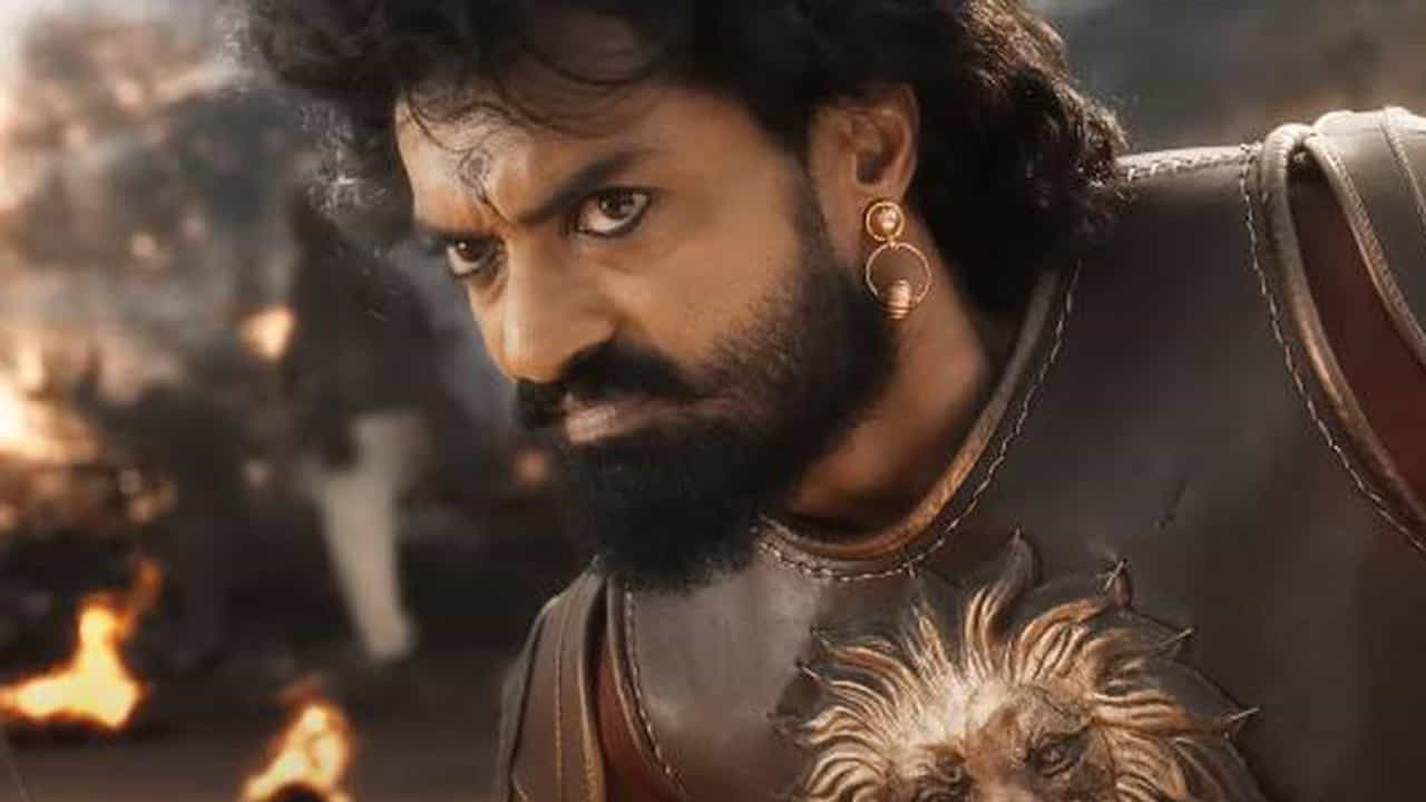 ఈ మధ్య కాలంలో కథాకథనాలతో ప్రేక్షకులను కట్టిపడేసి, సడన్ హిట్గా పేరు తెచ్చుకున్న సినిమా బింబిసార. ఎప్పుడు ఏదో ఒక ప్రయోగం చేసే కల్యాణ్రామ్కి కెరీర్లో మరింత ఊపు తెచ్చింది ఈ సినిమా. బింబిసార సక్సెస్ చూసి కెప్టెన్ వశిష్టకు విశ్వంభర ఆఫర్ ఇచ్చారంటేనే, బింబిసార స్టామినా ఏంటో అర్థమవుతుంది.