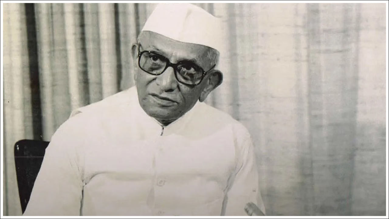 నెహ్రూ తర్వాత మొరార్జీ దేశాయ్ ప్రధానమంత్రి అయ్యాక, 1967-68 నుండి 1969-70 వరకు ప్రతి సంవత్సరం పూర్తి బడ్జెట్, 1967-68 మధ్యంతర బడ్జెట్‌ను సమర్పించారు.