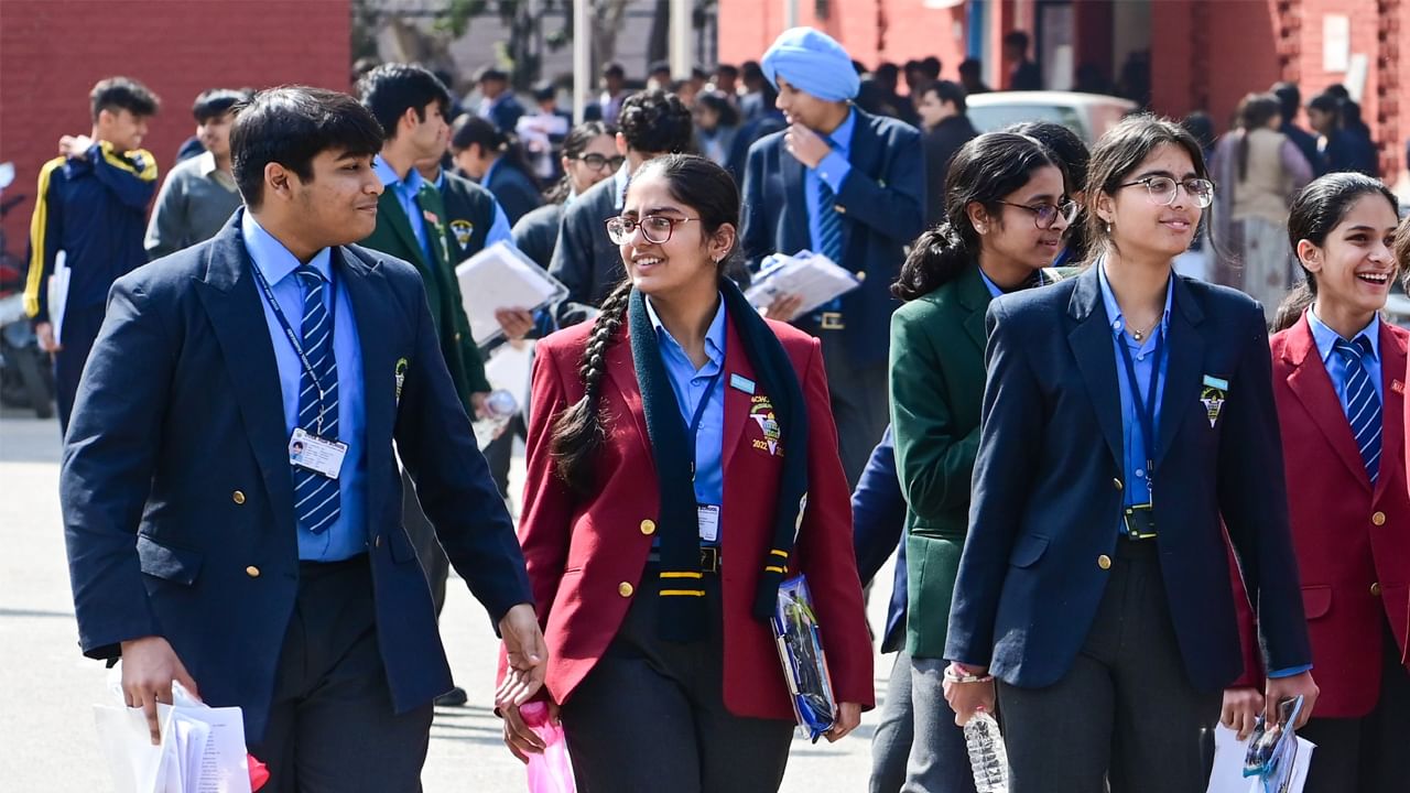 CBSE Board Exams: సీబీఎస్‌ఈ బోర్డు పరీక్షలు ఏడాదికి రెండుసార్లు.. మార్చి ఒకటి, జూన్‌లో మరొకటి! త్వరలో అధికారిక ప్రకటన