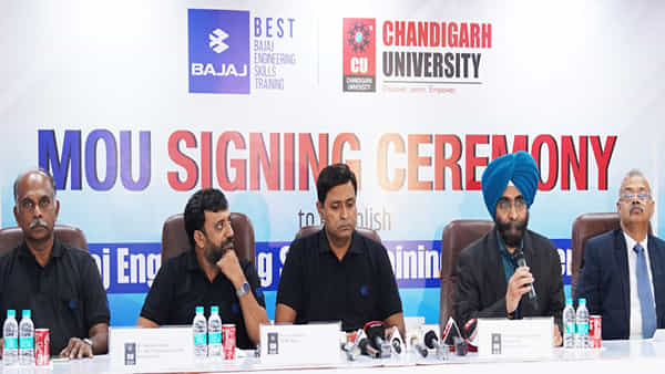 Chandigarh University: బజాజ్ ఆటోతో చంఢీఘడ్ యూనివర్సిటీ ఒప్పందం.. తొలి బెస్ట్ సెంటర్ ఏర్పాటు.