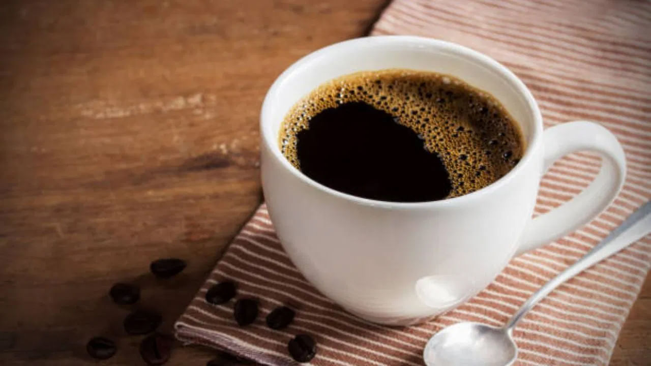 రోజుకు 3 నుంచి 4 కప్పుల కాఫీ తాగడం వల్ల టైప్-2 డయాబెటిస్ రిస్క్ తగ్గుతుందని అధ్యయనాలు సైతం చెబుతున్నాయి. 4 సంవత్సరాల పాటు రోజుకు 1 కప్పు కాఫీ తాగడం వల్ల మధుమేహం వచ్చే ప్రమాదం 11 శాతం తగ్గుతుందని 2013లో ఓ అధ్యయనంలో తేలింది.