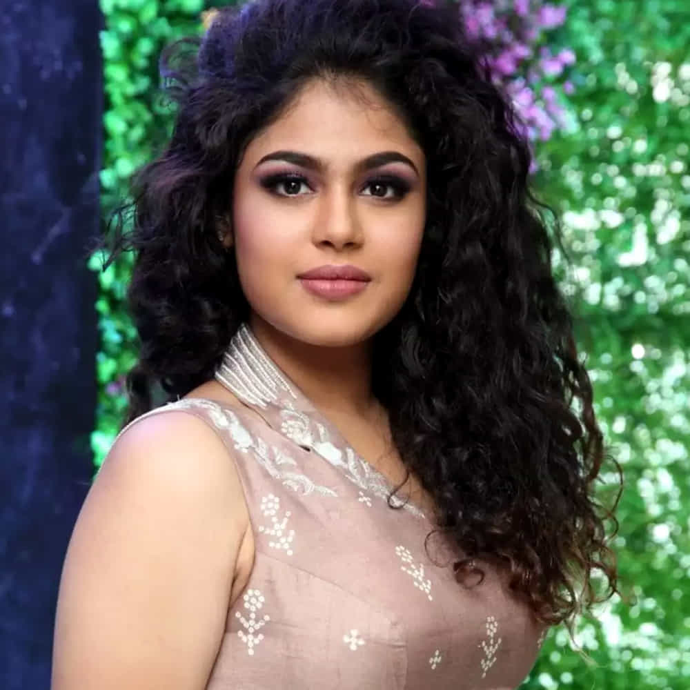 జాతిరత్నాలు సినిమాతో తెలుగు ప్రేక్షకులను మెప్పించింది పొడుగుకాళ్ల సుందరి ఫరియా అబ్దుల్లా. ఈ సినిమాలో చిట్టి పాత్రలో నటించి ప్రేక్షకులను ఆకట్టుకుంది. అలాగే ఈ సినిమాలో చిట్టి పాత్రలో అద్భుతంగా నటించి మెప్పించింది.