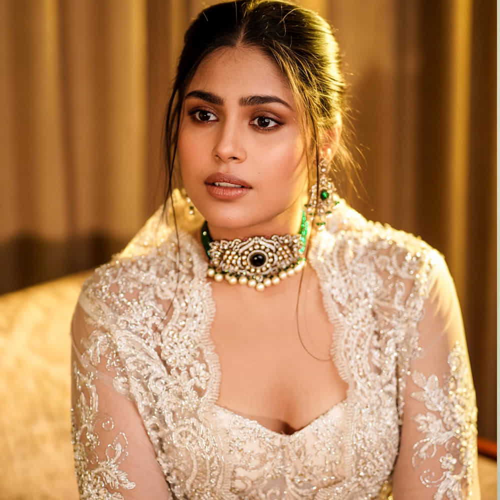 దాంతో ఆమె నాగ్ అశ్విన్ కు నో చెప్పిందట. అయితే ఆతర్వాత ఆమెకు పూనే ఫిల్మ్ ఇనిస్టిట్యూట్లో సీట్ రాలేదు. దాంతో మరోసారి నాగ్ అశ్విన్ ను హీరోయిన్ ఛాన్స్ ఉందా అని అడిగిందట. లక్కీగా అప్పటికి ఎవరు ఫైనల్ కాకపోవడంతో ఫరియాను ఓకే చేశాడట.
