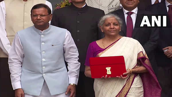 Nirmala Sitharaman: బడ్జెట్ వేళ.. చరిత్ర సృష్టించిన నిర్మలమ్మ.. చీరచీరకో ప్రత్యేకత..!