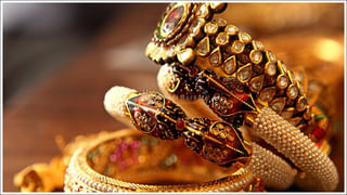 Gold Seizes: హైదరాబాద్ ప్లాట్‌లో జిగేల్‌.. జిగేల్‌.. 10 కిలోల బంగారం స్వాధీనం.. 11 ఫ్లాట్ల కొనుగోలు