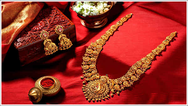 Gold Price Today: గోల్డ్ లవర్స్కి ఇది నిజంగానే బ్యాడ్న్యూస్.. షాకిచ్చిన బంగారం ధర.. తులం ఎంతంటే?
