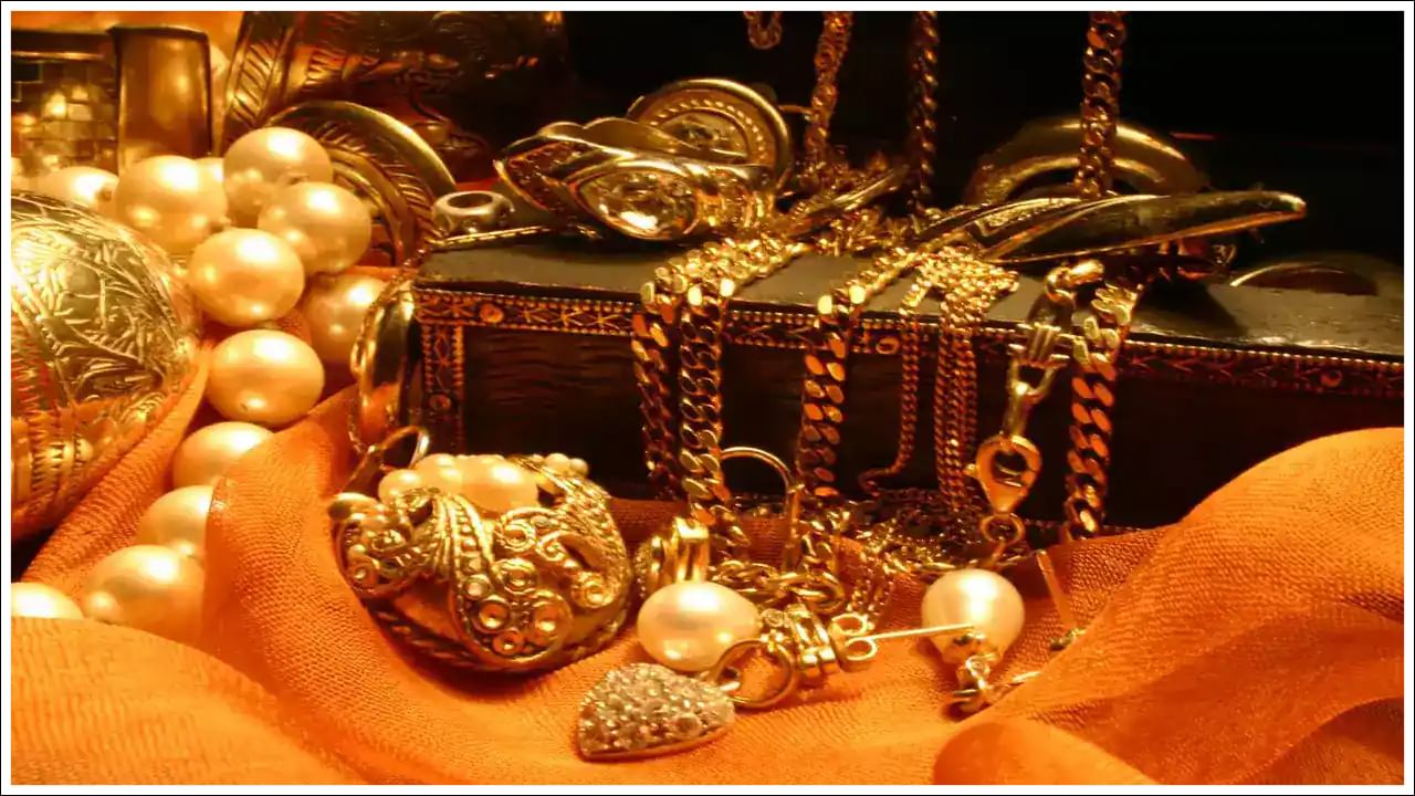 Gold Storage: ఇంట్లో ఎంత బంగారాన్ని ఉంచుకోవచ్చు? పరిమితికి మించి ఉంటే ఏమవుతుంది?