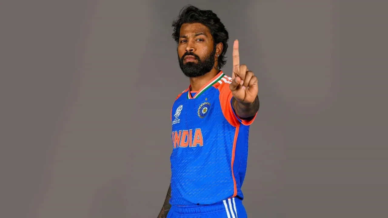 Hardik Pandya Replacement ODI Series in Sri Lanka: టీ20 ప్రపంచ కప్ 2024 తర్వాత, భారత జట్టు జింబాబ్వేలో T20 అంతర్జాతీయ సిరీస్ ఆడింది. యువ ఆటగాళ్ల అద్భుతమైన ప్రదర్శన కారణంగా 4-1తో సిరీస్ కైవసం చేసుకున్నారు. అయితే, ఇప్పుడు తదుపరి సవాల్ జులై 27 నుంచి ప్రారంభం కానున్న శ్రీలంక పర్యటన నుంచి రానుంది. ఈ పర్యటనలో 3 టీ20లు, 3 వన్డేలు ఆడాల్సి ఉంది. దీని కోసం టీమ్ ఇండియా జట్టును ఇంకా ప్రకటించలేదు. కానీ ఆల్ రౌండర్ హార్దిక్ పాండ్యా వన్డే సిరీస్కు అందుబాటులో లేడని ప్రకటించాడు.