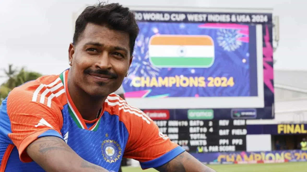 హార్దిక్ పాండ్యా T20 సిరీస్కు అందుబాటులోకి వచ్చాడు. కెప్టెన్గా కనిపించవచ్చు. కానీ అతను వన్డే మ్యాచ్లలో కనిపించడు. వ్యక్తిగత కారణాలతో హార్దిక్ తప్పుకుంటున్నట్లు ప్రకటించాడు. అందుకే ఇప్పుడు హార్దిక్ స్థానంలో ఎవరిని ఎంపిక చేయాలనేది సెలెక్టర్ల ముందు పెద్ద సవాలు వచ్చింది. ఒక ఎంపిక సన్రైజర్స్ హైదరాబాద్కు చెందిన నితీష్ రెడ్డి అయితే.. జింబాబ్వే పర్యటనకు ముందు అతను కూడా గాయపడ్డాడు. ఇటువంటి పరిస్థితిలో వన్డే జట్టులో హార్దిక్ పాండ్యా స్థానంలో ఉన్న ముగ్గురు ఆటగాళ్లను ఇక్కడ తెలుసుకుందాం..