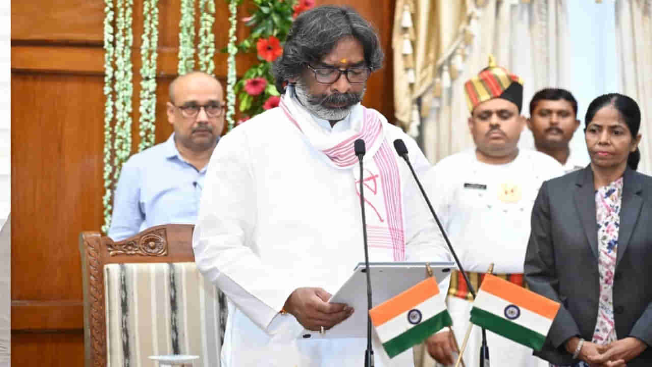 Hemant Soren: జైలు నుంచి విడుదలై మరోసారి ముఖ్యమంత్రిగా హేమంత్ సోరెన్ ప్రమాణ స్వీకారం