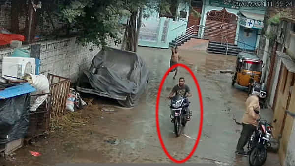 పాతబస్తీలో మహిళలను జుగుప్సాకరంగా తాకుతూ వికృత చేష్టలు.. నిందితుడిని వెంటాడిన స్థానికులు