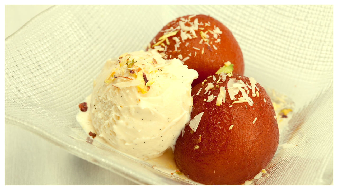Ice Cream-Gulab Jamun: గులాబ్ జామ్, ఐస్ క్రీమ్ కలిపి తింటే ఏం జరుగుతుందో తెలుసా..