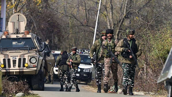 Jammu and Kashmir: జమ్మూలో ఉగ్రవాదులకు చెక్ పెట్టేందుకు అదనపు బలగాల మోహరింపు.. రంగంలోకి దిగిన కమాండోలు