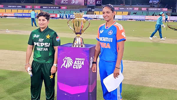 INDW vs PAKW: టాస్ ఓడిన భారత్.. ప్లేయింగ్ 11లో కీలక మార్పులు.. ఎవరొచ్చారంటే?