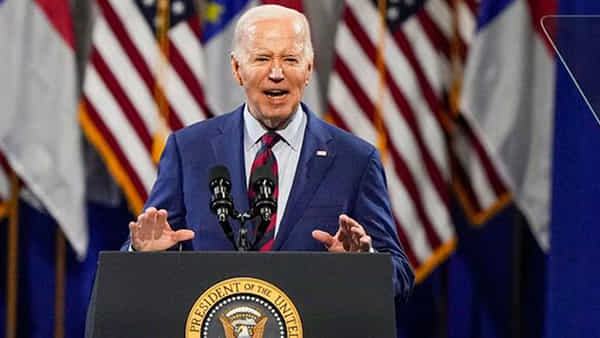America: ట్రంప్ ముందు తేలిపోయిన బైడెన్.. అధ్యక్ష రేసు నుంచి తప్పుకోవాలని సొంత పార్టీ డిమాండ్