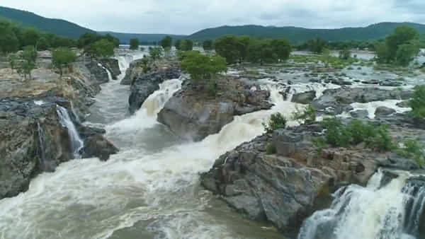Kaveri River: ఉధృతంగా ప్రవహిస్తున్న కావేరి నది.. 9 జిల్లాలకు హై అలర్ట్..!