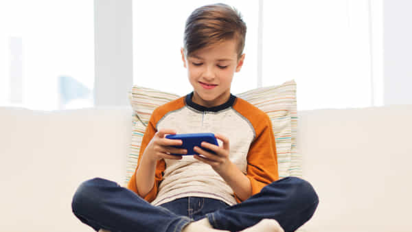 Smartphone: పిల్లలకు ఆశ్లీల కంటెంట్ కనిపించొద్దంటే.. ఈ సెట్టింగ్స్ను మార్చుకోండి