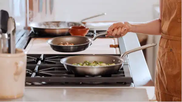 Kitchen Hacks: కిచెన్లోని పాత్రల మురికిని ఇలా ఈజీగా పోగొట్టండి..