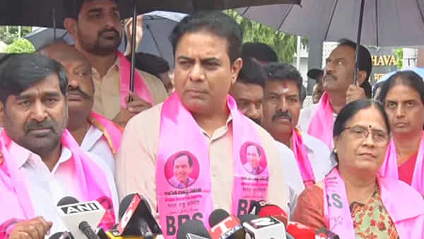 Telangana: ఫిరాయింపులపై గవర్నర్కు కేటీఆర్ ఫిర్యాదు.. కాకరేపుతున్న రాజకీయం..