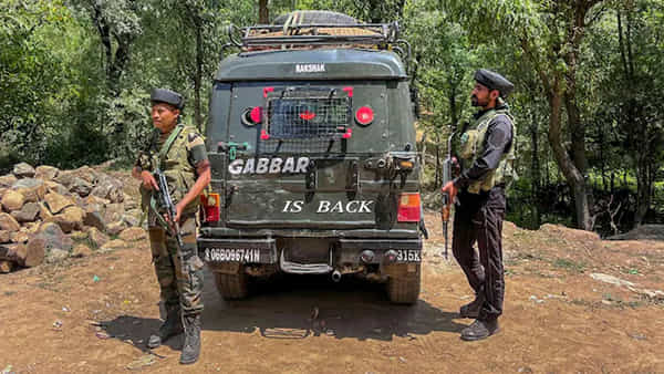 Encounter in Kupwara: భారత్లో చొరబాటుకు ఉగ్రవాదుల యత్నం.. ఒకరి హతం, ముగ్గురు సైనికులకు గాయాలు!
