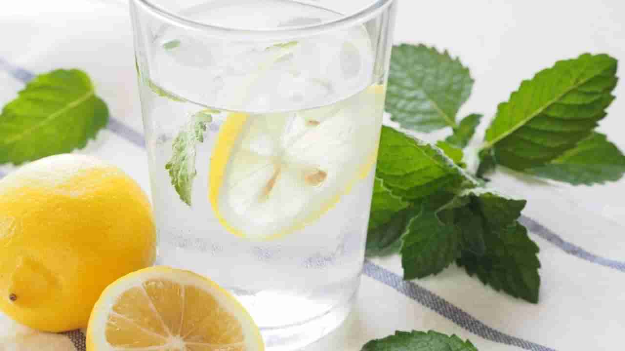 Lemon Water: నిమ్మకాయ నీటిని ఈ సమయంలో తాగితే మంచి బెనిఫిట్స్..