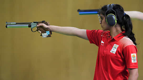 Manu Bhaker: 22 ఏళ్లకే ఒలింపిక్స్లో పతకం.. అందంలోనే కాదు, సంపాదనలోనూ తగ్గేదేలే.. మను బాకర్ నెట్వర్త్ ఎంతంటే?