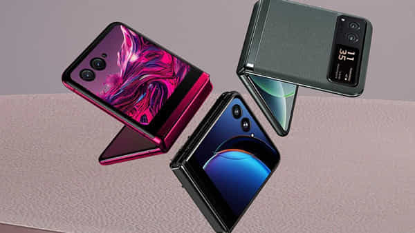Motorola: మోటోరోలా నుంచి స్టన్నింగ్ ఫోన్.. ధర అక్షరాల రూ. లక్ష..