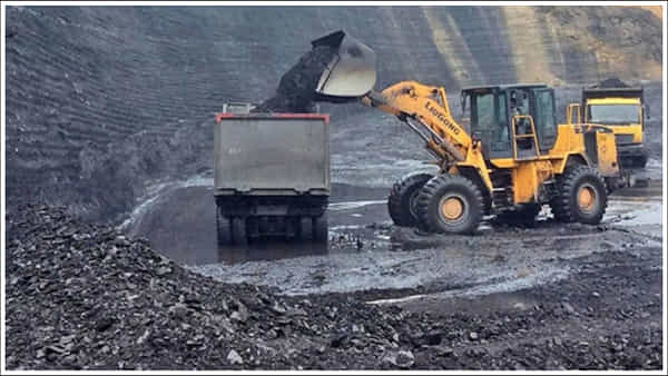 Naini Coal: నైనీ బొగ్గు బ్లాక్లో ఉత్పత్తి ఎప్పటి నుంచి అంటే..? సింగరేణికి కీలక ఆదేశాలు