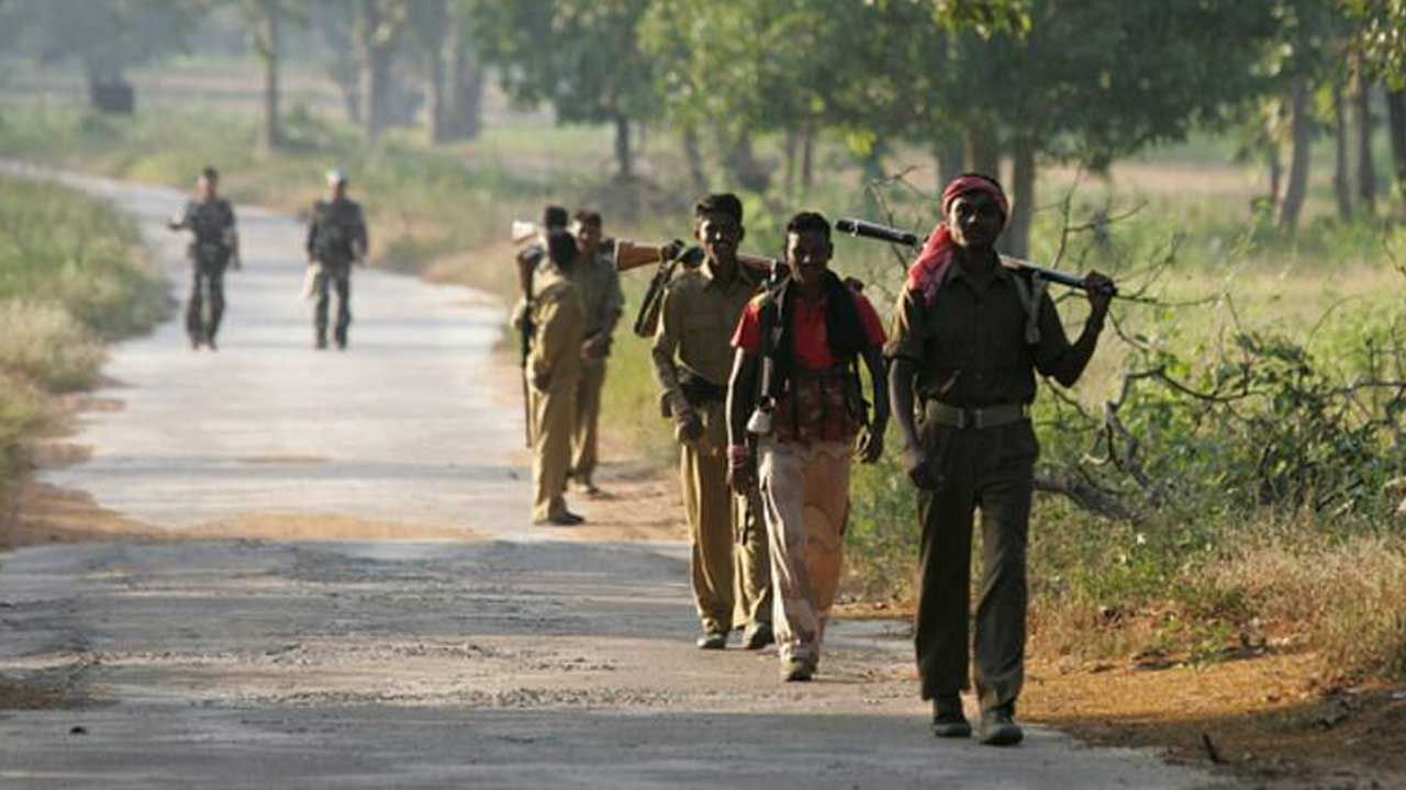 Naxalites Encounter: ఛత్తీస్‌గఢ్‌లో భారీ ఎన్ కౌంటర్.. 11 మంది మావోయిస్టులు మృతి! కొనసాగుతున్న ఆపరేషన్‌..