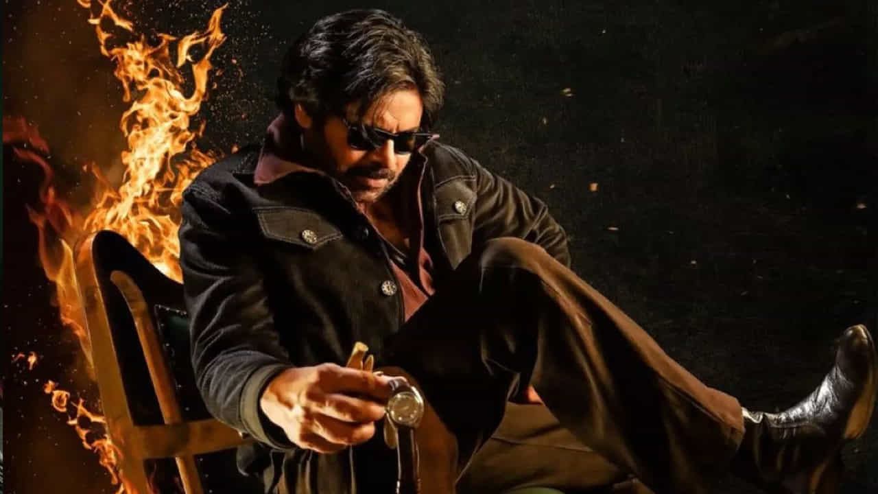 అటు సుజీత్ పరిస్థితి కూడా ఇంతకన్నా మారుగా లేదు. సాహోతో నార్త్ లో సూపర్ సక్సెస్ అందుకున్న ఈ కెప్టెన్కి, ఆ తర్వాత కాల్షీట్ ఇచ్చిన పెద్ద హీరో పవర్స్టారే. ఓజీ సినిమా సెట్స్ మీదుంది. అయితే పవన్ కల్యాణ్కి ఇప్పుడున్న కమిట్మెంట్ల దృష్ట్యా ఓజీకి నెక్స్ట్ ఎప్పుడు కాల్షీట్ ఇస్తారనే విషయం మీద స్పష్టత లేదు. ఈ సినిమా అయితేగానీ, సుజీత్ నెక్స్ట్.. నేచురల్ స్టార్ నాని సినిమాను పట్టాలెక్కించలేరు. ఆగుతూ సాగుతున్నట్టుంది సుజీత్ పరిస్థితి.