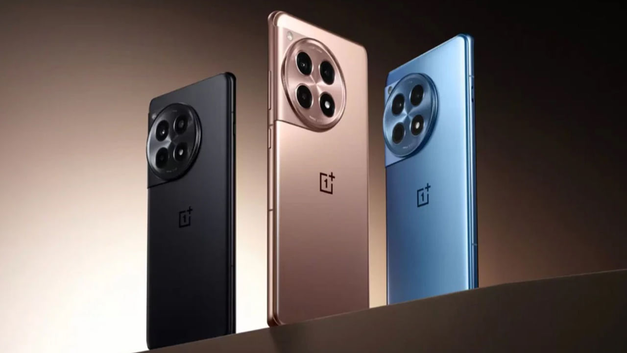 OnePlus 12R: రూ. 40 వేలలోపు అందుబాలో ఉన్న బెస్ట్‌ ప్రీమియం స్మార్ట్‌ ఫోన్స్‌లో వన్‌ప్లస్ 12 ఆర్‌ ఒకటి. ఈ ఫోన్‌పై మంచి డీల్‌ లభిస్తోంది. ఈ ఫోన్‌ ఫీచర్ల విషయానికొస్తే ఇందులో 6.7 ఇంచెస్‌తో కూడిన అమోఎల్ఈడీ ప్రో ఎక్స్‌డీఆర్‌ డిస్‌ప్లేను ఇచ్చారు. 120 హెచ్‌జెడ్‌ డైనమిక్‌ రిఫ్రెష్ రేట్ ఈ స్క్రీన్‌ సొంతం. ఇక ఈ ఫోన్‌ స్నాప్‌డ్రాగన్ 8 జెన్‌ 2 ప్రాసెసర్‌ను ఇచ్చారు. 50 ఎంపీ రెయిర్‌ కెమెరాను ఇందులో ఇచ్చారు. 100 వాట్స్‌ చార్జింగ్‌కు సపోర్ట్‌ చేసే 5500 ఎమ్‌ఏహెచ్‌ బ్యాటరీని అందించారు. 