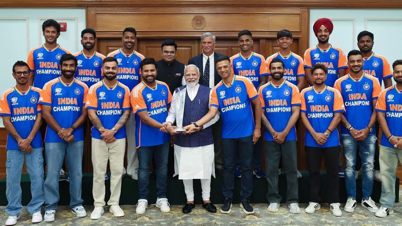 PM Modi- Team India: ప్రపంచకప్‌ను ముట్టుకోని ప్రధాని మోడీ.. కారణమేంటో తెలుసా?
