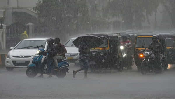 Weather Alert: కొనసాగుతున్న వరుణుడి ప్రతాపం.. ఈ ప్రాంతాల్లో భారీ నుంచి అతి భారీ వర్షాలు..