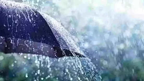 Rain Alert: బంగాళాఖాతంలో కొనసాగుతున్న అల్పపీడనం.. ఏపీ, తెలంగాణాలో కొన్ని జిల్లాల్లో మోస్తరు నుంచి భారీ వర్షాలు కురిసే అవకాశం..