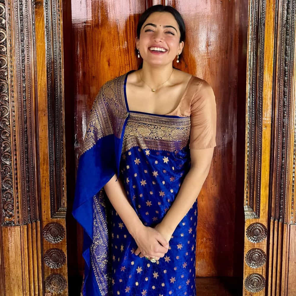 సాండల్వుడ్ నుంచి సిల్వర్ స్క్రీన్ ఎంట్రీ ఇచ్చిన రష్మిక మందన్న ఇప్పుడు హోల్ ఇండియాను రూల్ చేస్తున్నారు. తెలుగుతో పాటు బాలీవుడ్లోనూ ఫుల్ బిజీగా ఉన్నారు ఈ బ్యూటీ.