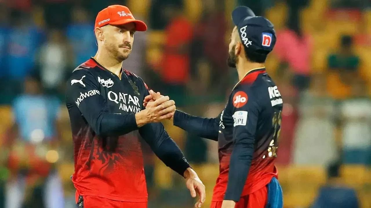 ముఖ్యంగా గత సీజన్‌లో RCB 14 మ్యాచ్‌లు ఆడగా 7 మ్యాచ్‌ల్లో మాత్రమే విజయం సాధించింది. అందుకే వచ్చే సీజన్‌లో ఆర్సీబీ జట్టు నాయకత్వమే మారుతుందని చెబుతున్నారు. ఎందుకంటే ప్రస్తుతం RCB జట్టు కెప్టెన్ ఫాఫ్ డుప్లెసిస్ వయసు ఇప్పుడు 39 ఏళ్లు. అందువల్ల వచ్చే సీజన్‌లో ఆర్‌సీబీకి ఆడే అవకాశం లేదు.