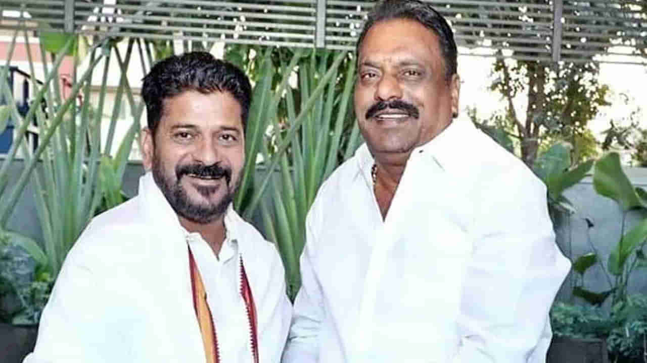 BRS MLA: గులాబీ పార్టీకి మరో షాక్..  కారు నుంచి మరో ఎమ్మెల్యే జంప్..!