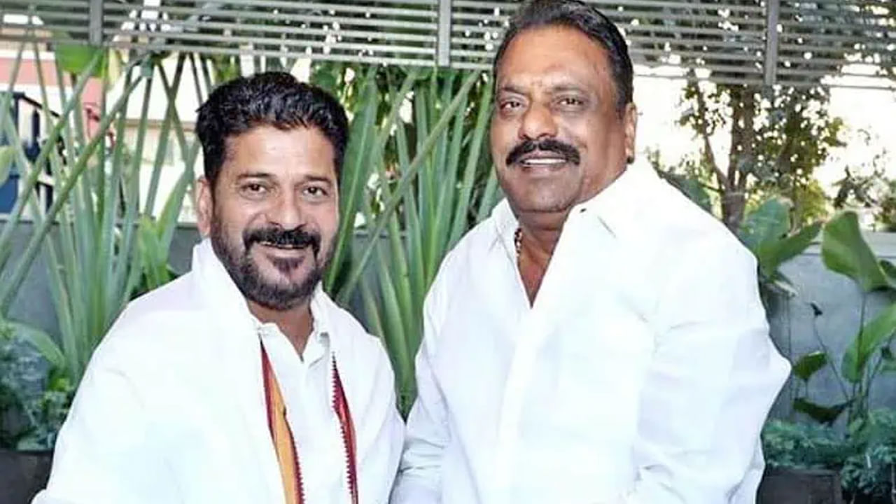 BRS MLA: గులాబీ పార్టీకి మరో షాక్..  కారు నుంచి మరో ఎమ్మెల్యే జంప్..!