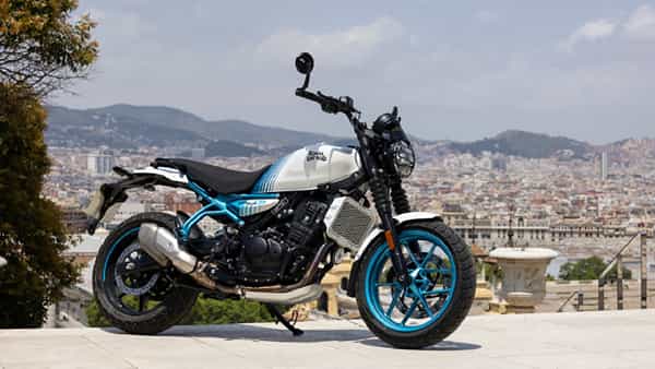 Royal Enfield Guerrilla 450: బుల్లెట్ బండికి స్పోర్టీ లుక్.. నయా బైక్ రిలీజ్ చేసిన రాయల్ ఎన్ఫీల్డ్