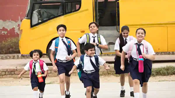 Telangana: తెలంగాణ ప్రభుత్వం కీలక నిర్ణయం.. స్కూల్ సమయాల్లో మార్పులు..